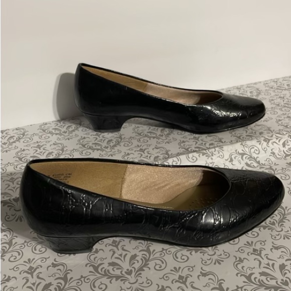 Soft Style block heel shoes, size 8.5M